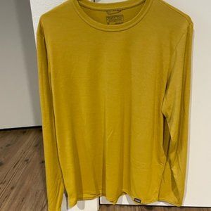 Patagonia Men's dark yellow long sleeve shirt size - medium
